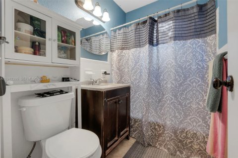 House in Pompano Beach, Florida 2 bedrooms, 63.82 sq.m. № 2047496 - photo 15