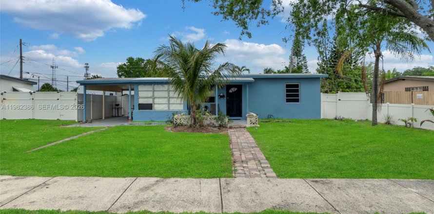 House in Pompano Beach, Florida 2 bedrooms, 63.82 sq.m. № 2047496