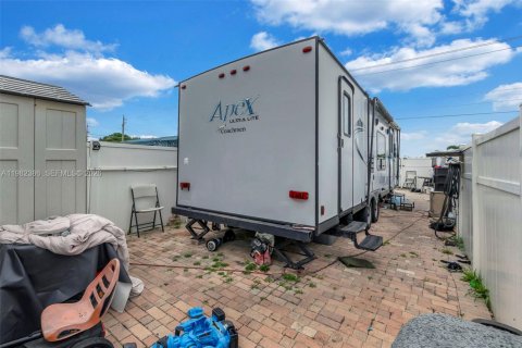 House in Pompano Beach, Florida 2 bedrooms, 63.82 sq.m. № 2047496 - photo 22