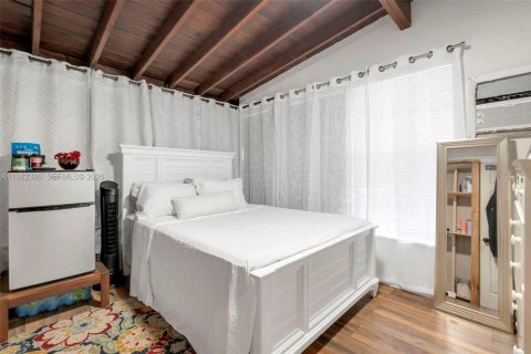 House in Pompano Beach, Florida 2 bedrooms, 63.82 sq.m. № 2047496 - photo 11