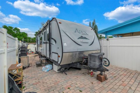 House in Pompano Beach, Florida 2 bedrooms, 63.82 sq.m. № 2047496 - photo 20