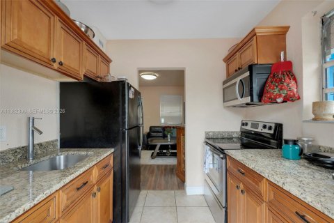 House in Pompano Beach, Florida 2 bedrooms, 63.82 sq.m. № 2047496 - photo 6