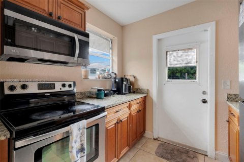 House in Pompano Beach, Florida 2 bedrooms, 63.82 sq.m. № 2047496 - photo 8