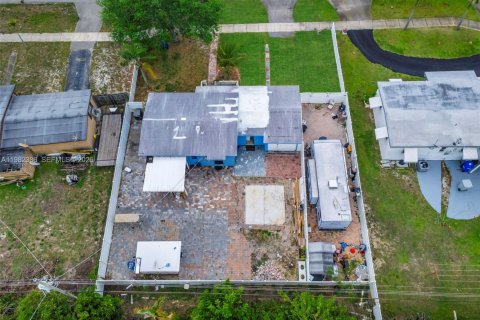 House in Pompano Beach, Florida 2 bedrooms, 63.82 sq.m. № 2047496 - photo 25