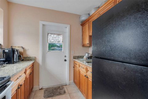 House in Pompano Beach, Florida 2 bedrooms, 63.82 sq.m. № 2047496 - photo 9