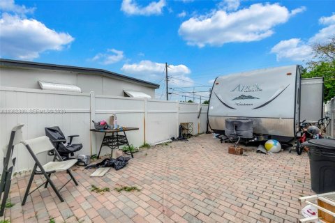 House in Pompano Beach, Florida 2 bedrooms, 63.82 sq.m. № 2047496 - photo 21