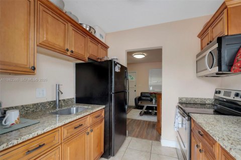 House in Pompano Beach, Florida 2 bedrooms, 63.82 sq.m. № 2047496 - photo 7
