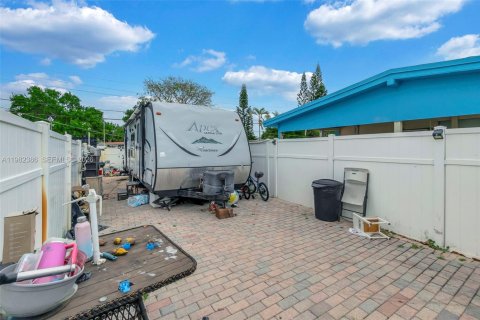 House in Pompano Beach, Florida 2 bedrooms, 63.82 sq.m. № 2047496 - photo 19