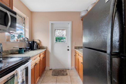 House in Pompano Beach, Florida 2 bedrooms, 63.82 sq.m. № 2047496 - photo 10