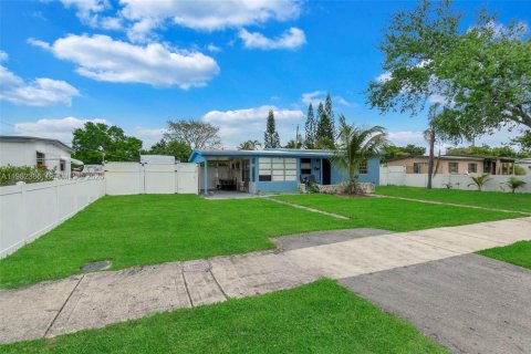 House in Pompano Beach, Florida 2 bedrooms, 63.82 sq.m. № 2047496 - photo 24