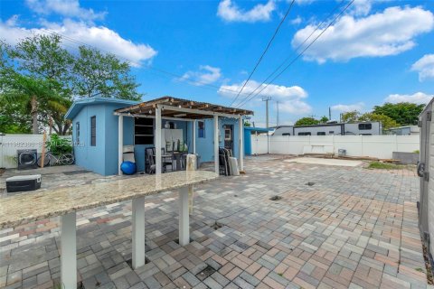 House in Pompano Beach, Florida 2 bedrooms, 63.82 sq.m. № 2047496 - photo 17