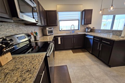 Townhouse in Miami, Florida 3 bedrooms, 157.93 sq.m. № 1858911 - photo 4