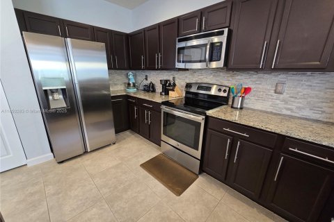 Townhouse in Miami, Florida 3 bedrooms, 157.93 sq.m. № 1858911 - photo 6