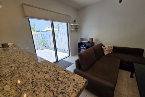 Townhouse in Miami, Florida 3 bedrooms, 157.93 sq.m. № 1858911 - photo 8