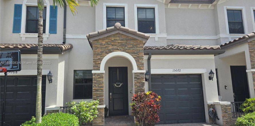 Townhouse in Miami, Florida 3 bedrooms, 157.93 sq.m. № 1858911