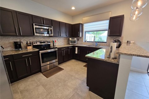 Townhouse in Miami, Florida 3 bedrooms, 157.93 sq.m. № 1858911 - photo 3