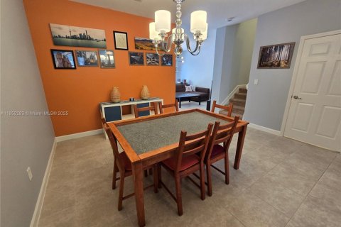Townhouse in Miami, Florida 3 bedrooms, 157.93 sq.m. № 1858911 - photo 18