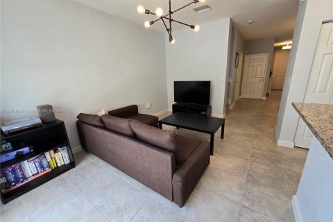 Townhouse in Miami, Florida 3 bedrooms, 157.93 sq.m. № 1858911 - photo 13