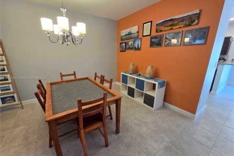 Townhouse in Miami, Florida 3 bedrooms, 157.93 sq.m. № 1858911 - photo 15