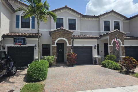 Townhouse in Miami, Florida 3 bedrooms, 157.93 sq.m. № 1858911 - photo 2