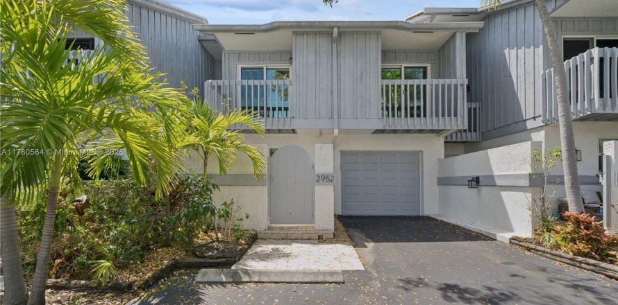 Townhouse in Delray Beach, Florida 3 bedrooms, 180.04 sq.m. № 1697119