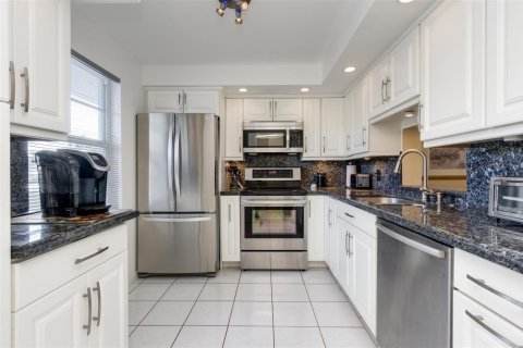 Condo in Dania Beach, Florida, 2 bedrooms № 2181185 - photo 2