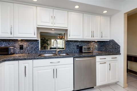 Condo in Dania Beach, Florida, 2 bedrooms № 2181185 - photo 3