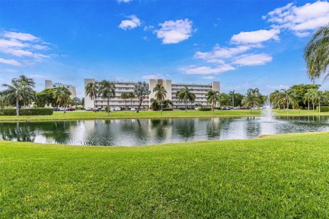 Condo in Dania Beach, Florida, 2 bedrooms № 2181185 - photo 18