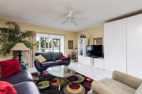 Condo in Dania Beach, Florida, 2 bedrooms № 2181185 - photo 12