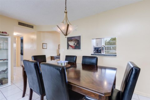 Condo in Dania Beach, Florida, 2 bedrooms № 2181185 - photo 11