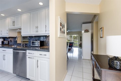 Condo in Dania Beach, Florida, 2 bedrooms № 2181185 - photo 5