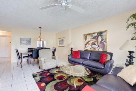 Condo in Dania Beach, Florida, 2 bedrooms № 2181185 - photo 13