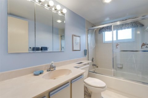 Condo in Dania Beach, Florida, 2 bedrooms № 2181185 - photo 19