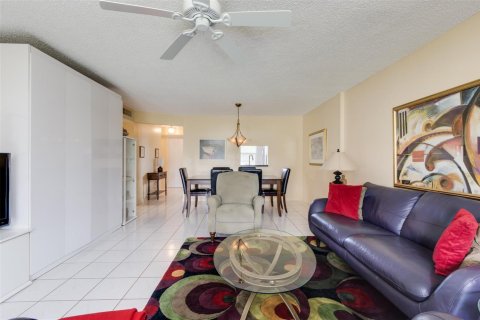 Condo in Dania Beach, Florida, 2 bedrooms № 2181185 - photo 14