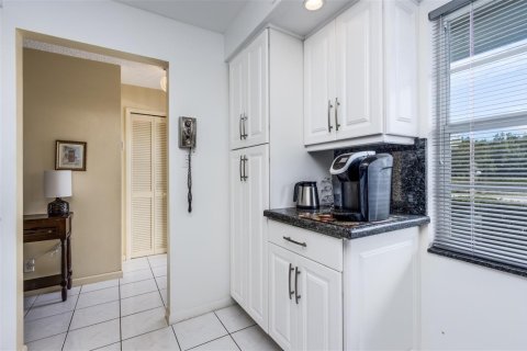 Condo in Dania Beach, Florida, 2 bedrooms № 2181185 - photo 4