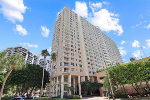 Condo in Miami, Florida, 1 bedroom  № 1945334 - photo 20