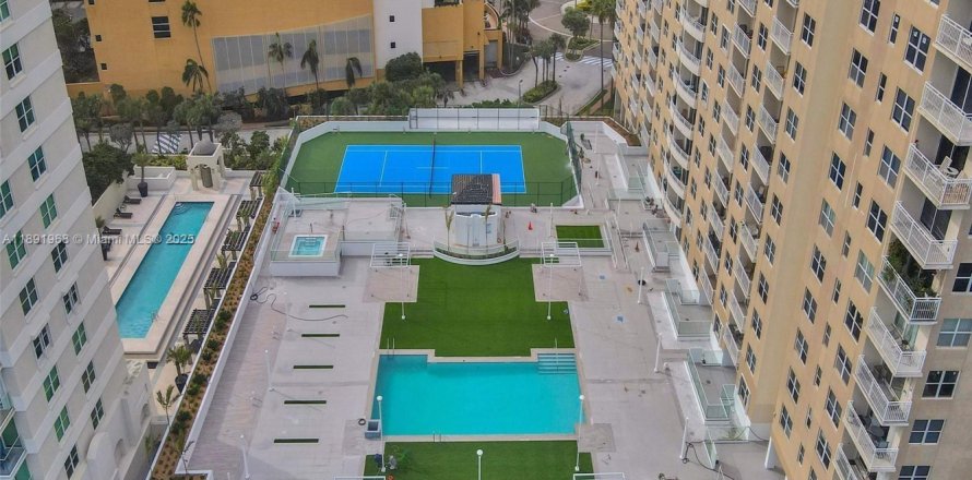 Condo in Miami, Florida, 1 bedroom  № 1945334