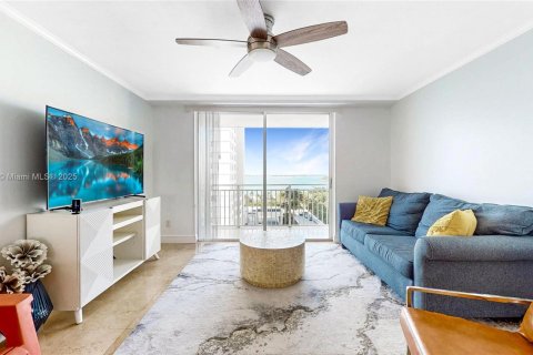 Condo in Miami, Florida, 1 bedroom  № 1945334 - photo 2