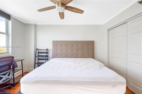 Condo in Miami, Florida, 1 bedroom  № 1945334 - photo 13