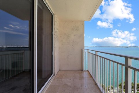 Condo in Miami, Florida, 1 bedroom  № 1945334 - photo 3