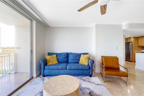 Condo in Miami, Florida, 1 bedroom  № 1945334 - photo 8