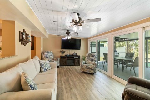 House in Port Charlotte, Florida 3 bedrooms, 149.39 sq.m. № 1615401 - photo 22