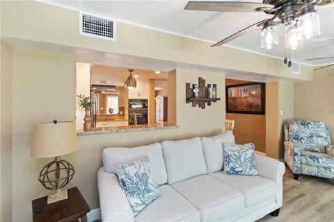 House in Port Charlotte, Florida 3 bedrooms, 149.39 sq.m. № 1615401 - photo 19