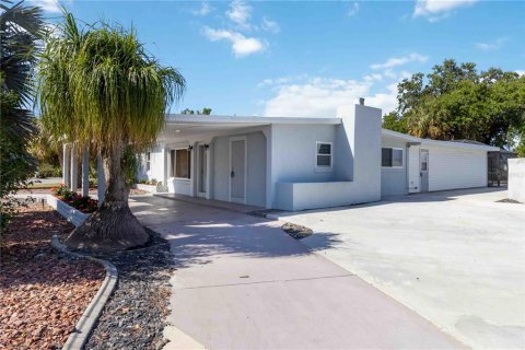 House in Port Charlotte, Florida 3 bedrooms, 149.39 sq.m. № 1615401 - photo 7