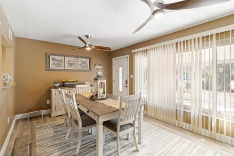 House in Port Charlotte, Florida 3 bedrooms, 149.39 sq.m. № 1615401 - photo 11