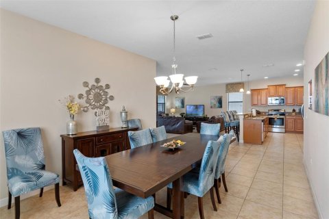 House in Davenport, Florida 4 bedrooms, 206.71 sq.m. № 1901302 - photo 10