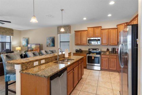 House in Davenport, Florida 4 bedrooms, 206.71 sq.m. № 1901302 - photo 6