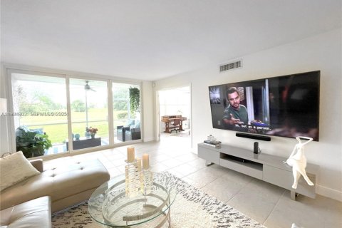 Condominio en alquiler en Pompano Beach, Florida, 2 dormitorios, 102.19 m2 № 1993047 - foto 1