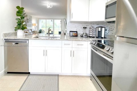 Condominio en alquiler en Pompano Beach, Florida, 2 dormitorios, 102.19 m2 № 1993047 - foto 4