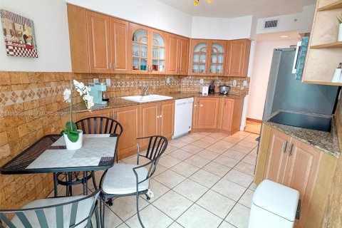 Condominio en alquiler en Aventura, Florida, 2 dormitorios, 149.57 m2 № 2055547 - foto 14